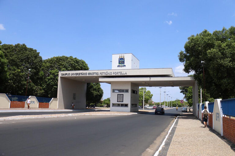 UFPI lança seletivo para professor com salário de até R$ 8 mil; veja