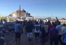 Torcedores 'madrugam' em filas em busca de ingressos para assistir a Flamengo x Altos em Teresina — Foto: Reprodução