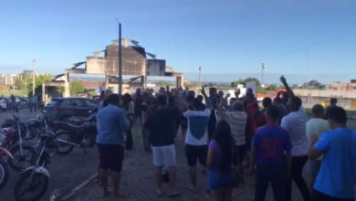 Torcedores 'madrugam' em filas em busca de ingressos para assistir a Flamengo x Altos em Teresina — Foto: Reprodução