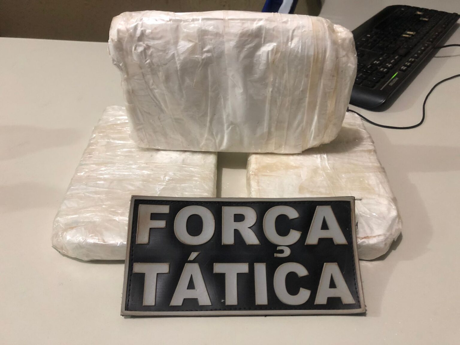 PM apreende tabletes de cocaína na zona rural de Picos