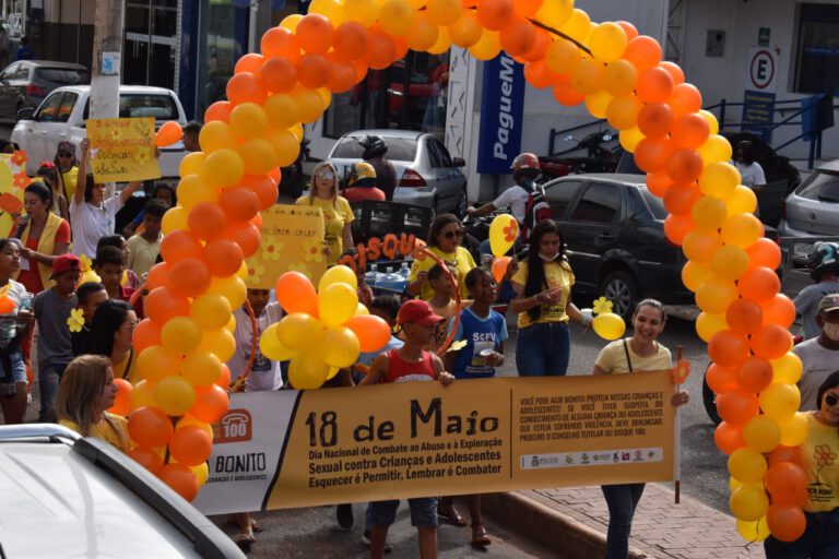 Caminhada para celebrar o Dia Nacional de Enfrentamento ao Abuso e Exploração Sexual de Crianças e Adolescentes é realizada em Picos