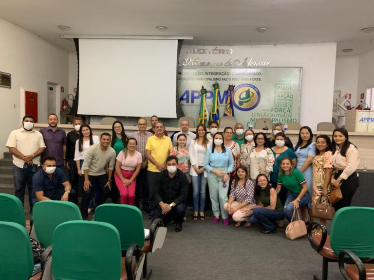 Secretária de Saúde participa de encontro promovido pela CIR para discutir demandas dos municípios do Vale do Guaribas