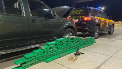 Policiais encontraram 62 tabletes de maconha escondidas em compartimentos ocultos do veículo