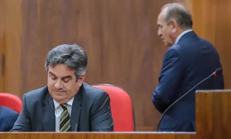 Ministro da Casa Civil Ciro Nogueira e atrás senador pelo Piauí, Marcelo Castro na Alepi — Foto: Thiago Amaral/ Ascom Alepi