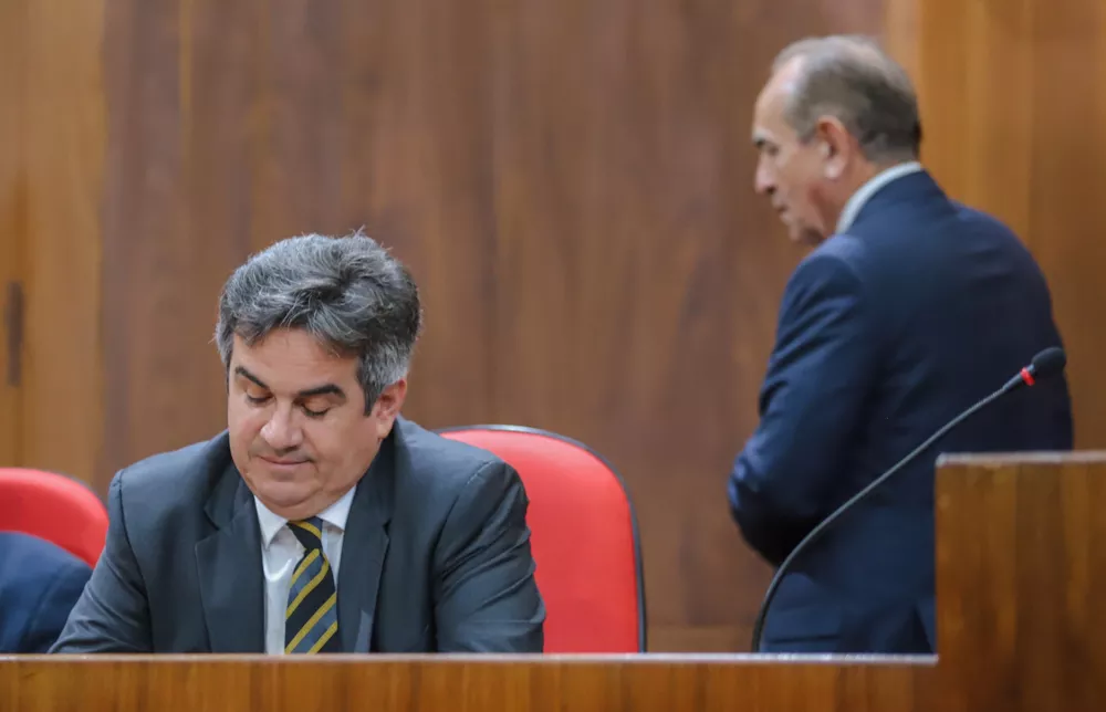 Ministro da Casa Civil Ciro Nogueira e atrás senador pelo Piauí, Marcelo Castro na Alepi — Foto: Thiago Amaral/ Ascom Alepi