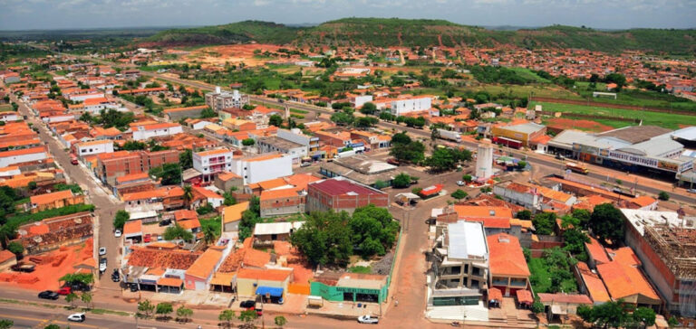 PM de Picos prende homem com cocaína e crack no bairro Junco