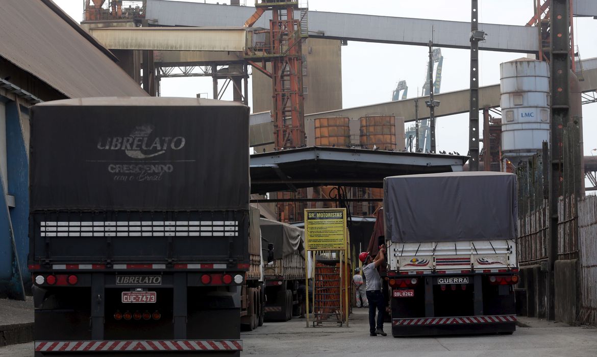 Empresas de transporte reajustam preço do frete