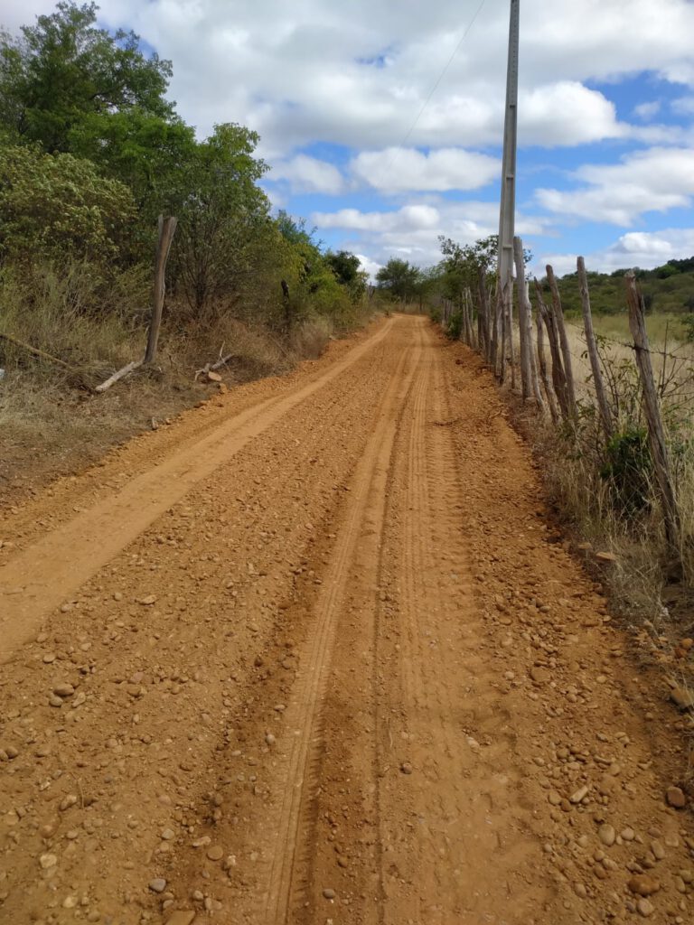 Prefeitura de Itainópolis recupera estrada vicinal que liga Malhada ao Riachão Velho