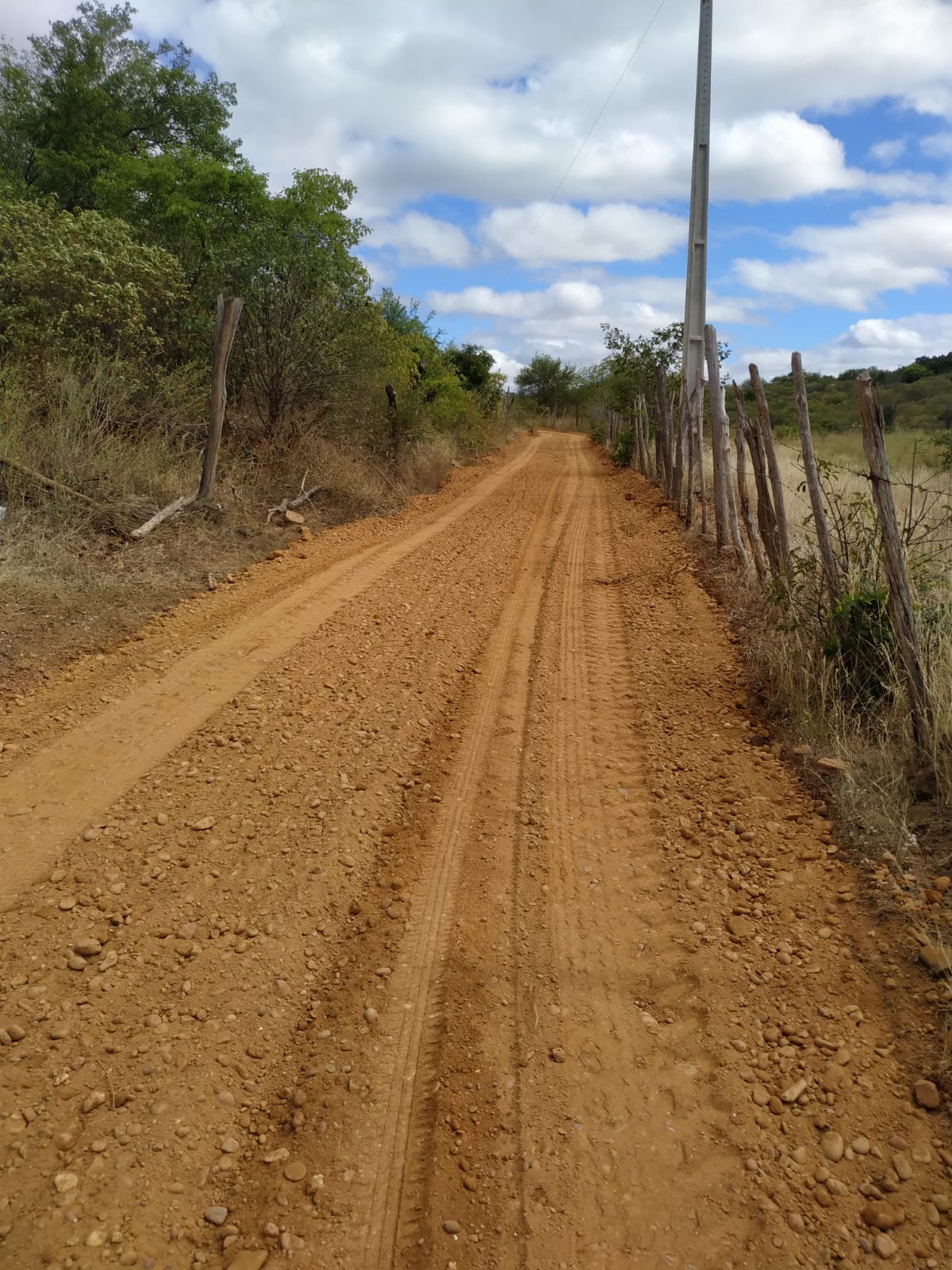 Prefeitura de Itainópolis recupera estrada vicinal que liga Malhada ao Riachão Velho
