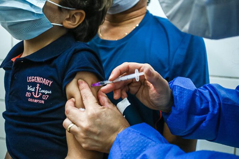 Quatro municípios da região de Picos estão com atrasos no registro de doses da vacina contra a Covid-19