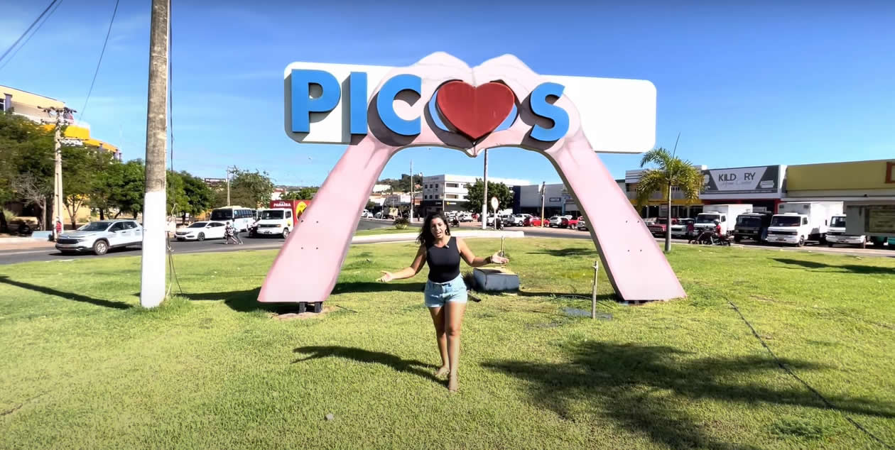 Paulistana que divulga a simplicidade e as belezas do Nordeste esteve em Picos e região