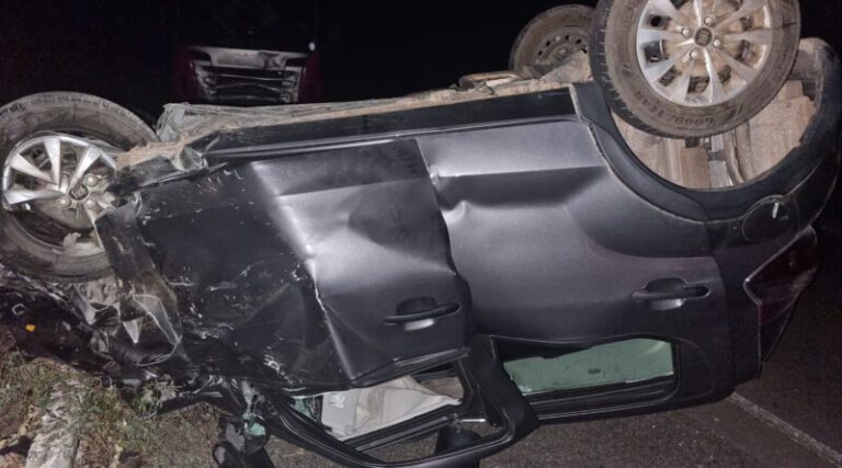 Acidente entre carreta e carro deixa uma pessoa ferida em São Julião
