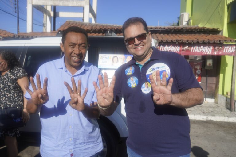 R. Sá Filho visita feira livre de Jaicós em comitiva de Silvio Mendes, Iracema Portela e Joel Rodrigues