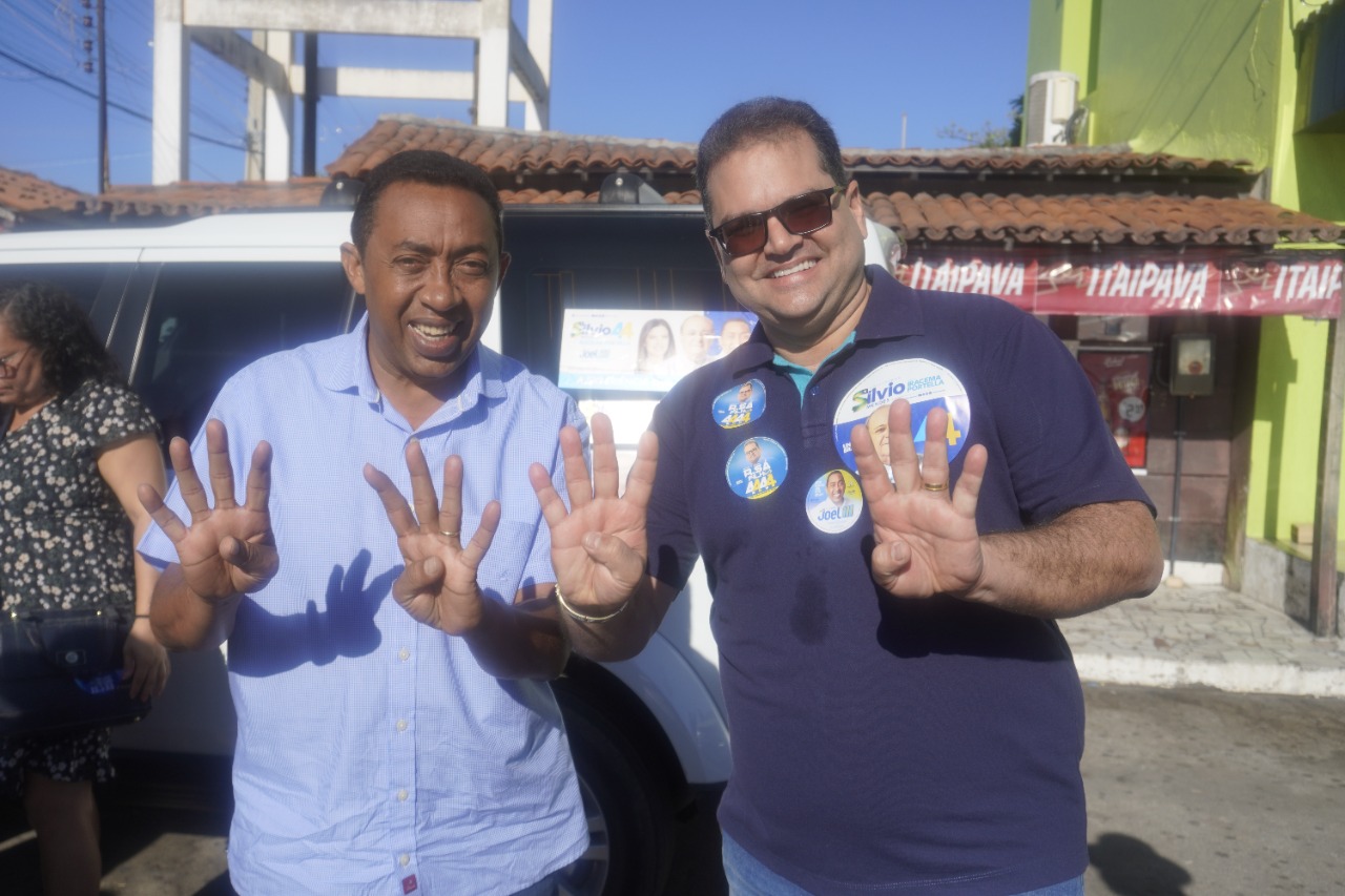 R. Sá Filho visita feira livre de Jaicós em comitiva de Silvio Mendes, Iracema Portela e Joel Rodrigues