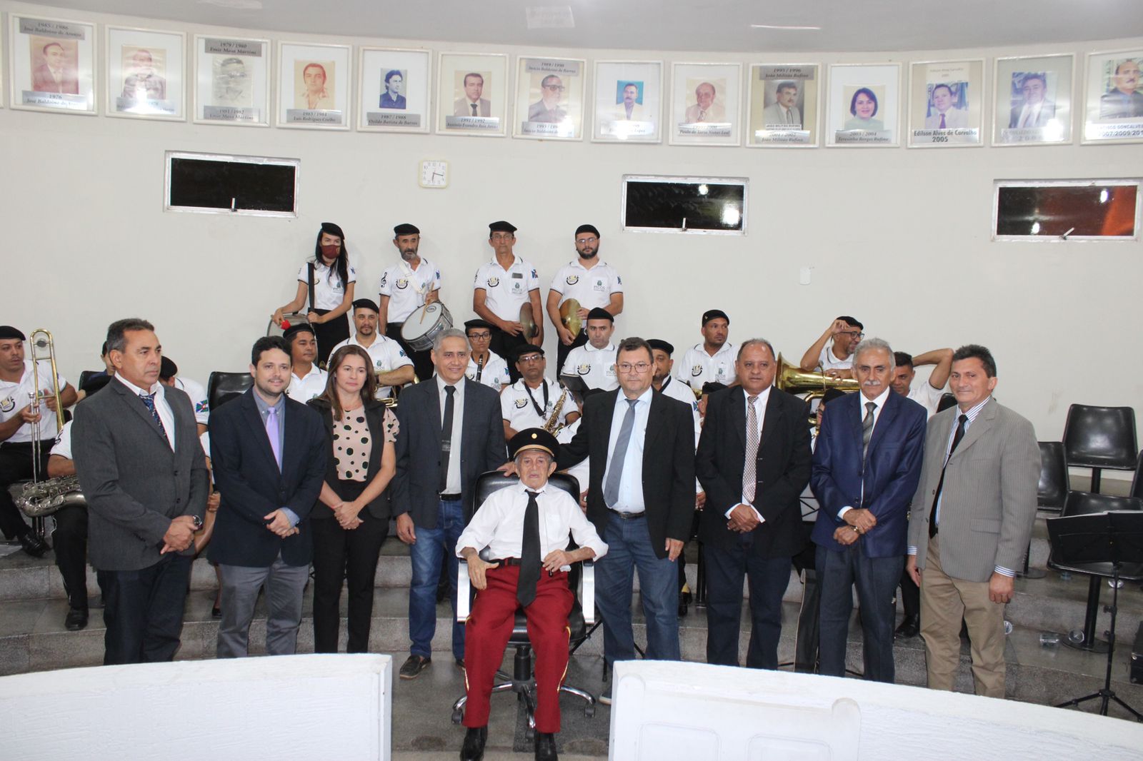 Câmara Municipal de Picos e banda de música homenageiam maestro Miguel Meira