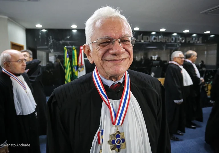 Paes Landim se aposenta e abre vaga para OAB indicar novo desembargador do TJ