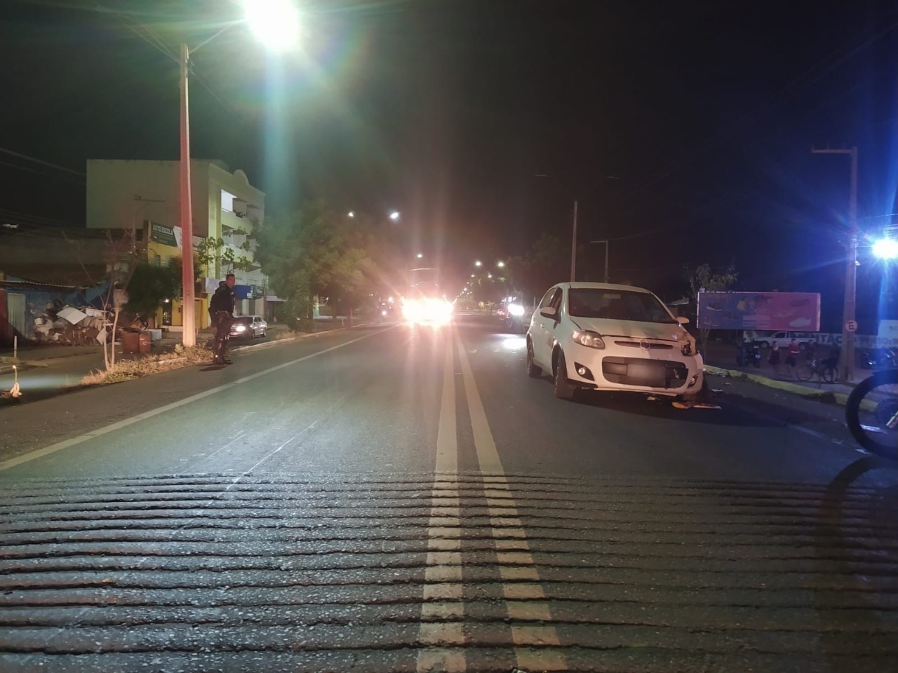 Colisão entre motocicleta e carro na BR 316 em Picos deixa duas pessoas gravemente feridas