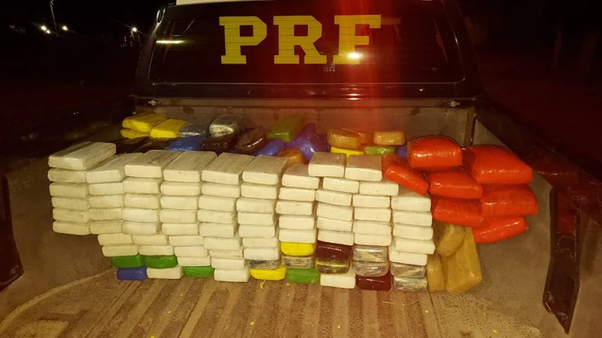 PRF do Piauí faz a maior apreensão de cocaína da história escondida em carga de milho: 266 kg