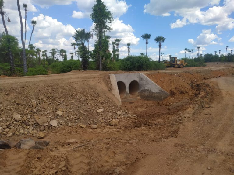 Prefeitura de Itainópolis realiza implantação de rede de drenagem no Riacho Saco do Olho D’água