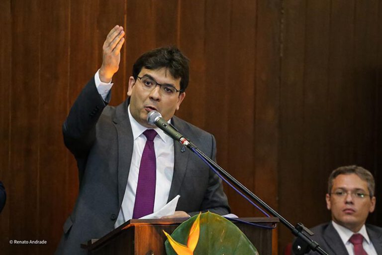 Rafael se emociona, dedica diploma ao pai e garante governar o Piauí para todos