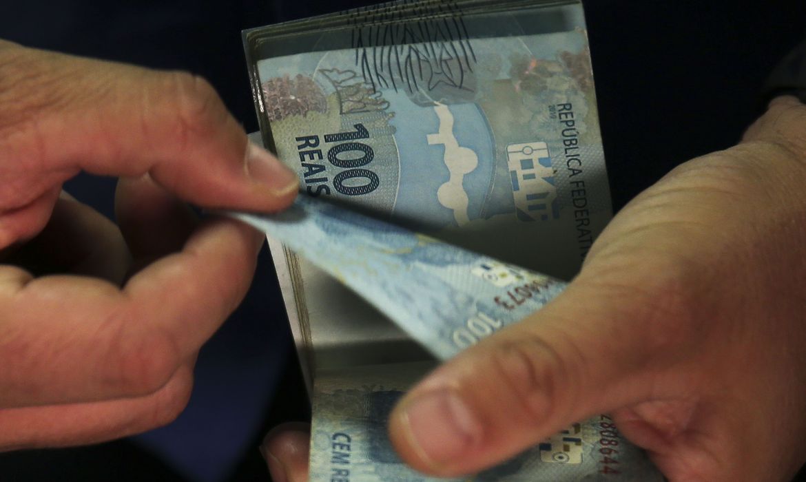 Governo propõe salário mínimo de R$ 1.389 em 2024