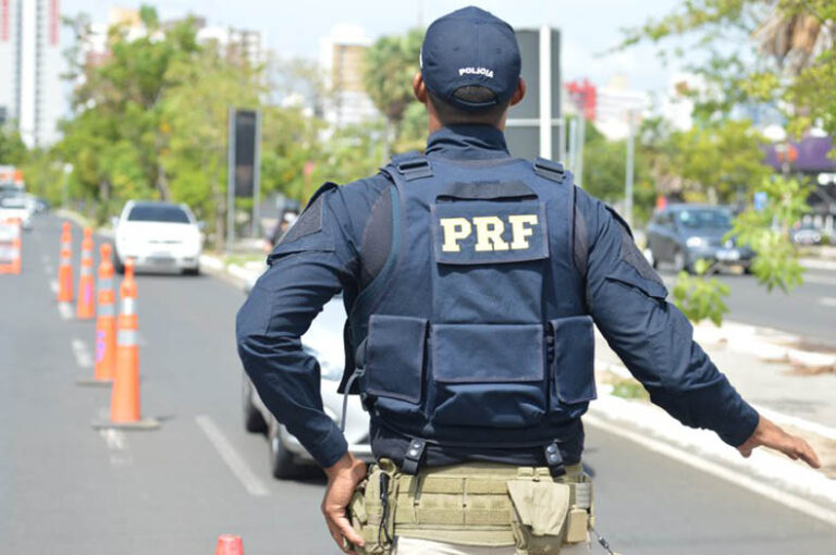 PRF no Piauí intensifica fiscalizações nas rodovias durante o feriado prolongado