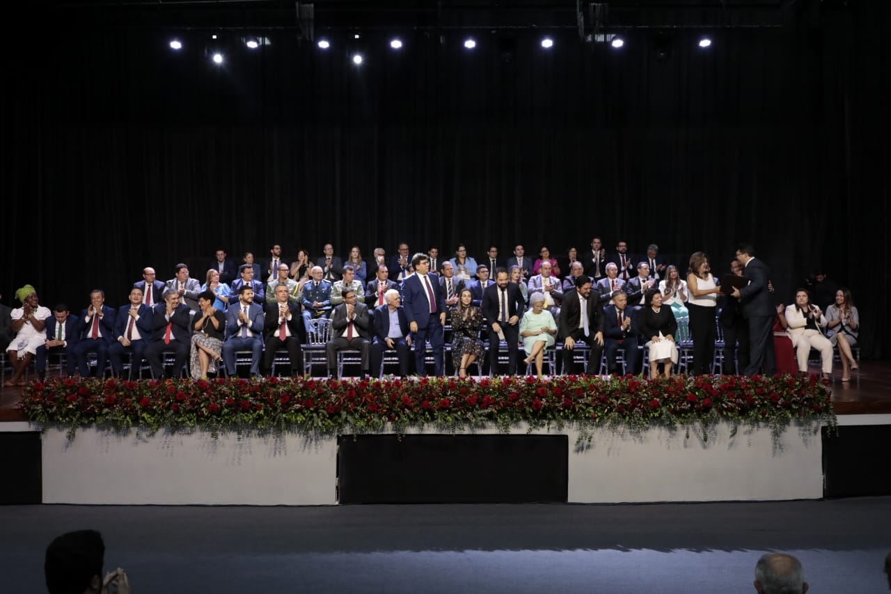 Fonteles dá posse aos secretários e diz que trabalhar para o cidadão é a prioridade
