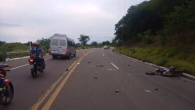 Acidente envolvendo moto e caminhão em Picos, sul do Piauí — Foto: Divulgação ASCOM/PRF