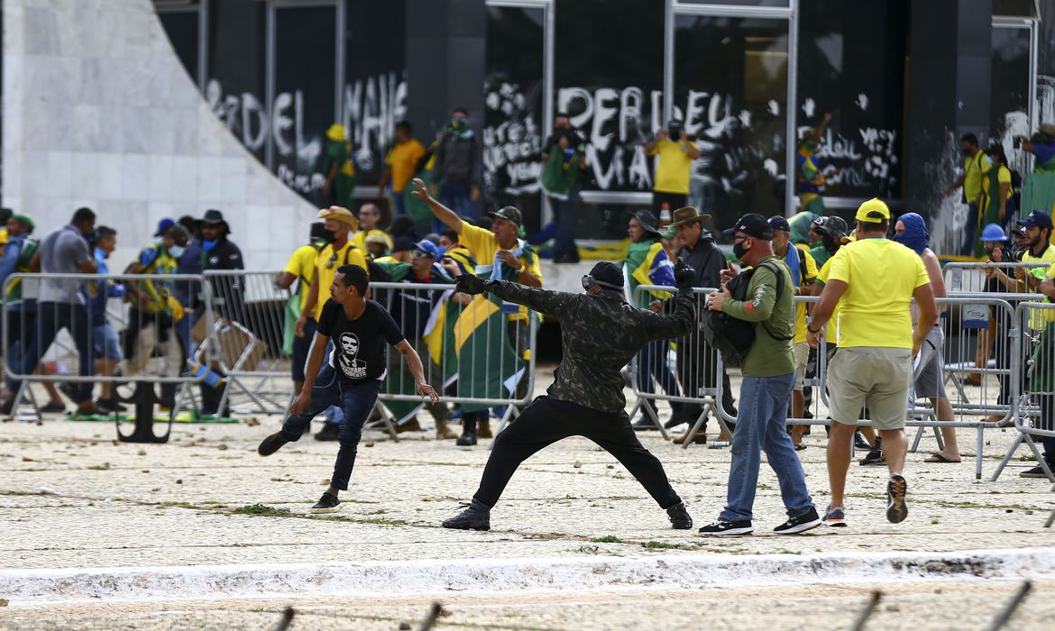 Policiais do Piauí que participaram de atos terroristas em Brasília serão punidos