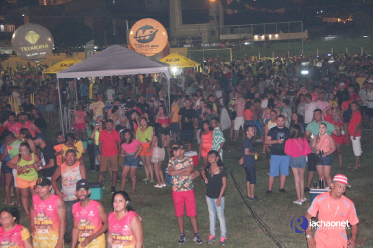 Corso abre Carnaval de Picos 2023 e reúne multidão de foliões
