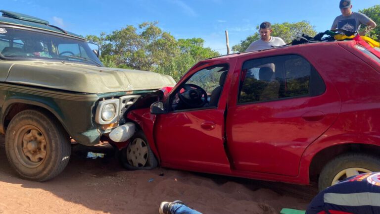Acidente na zona rural de Jaicós deixa cinco jovens feridos após colisão frontal