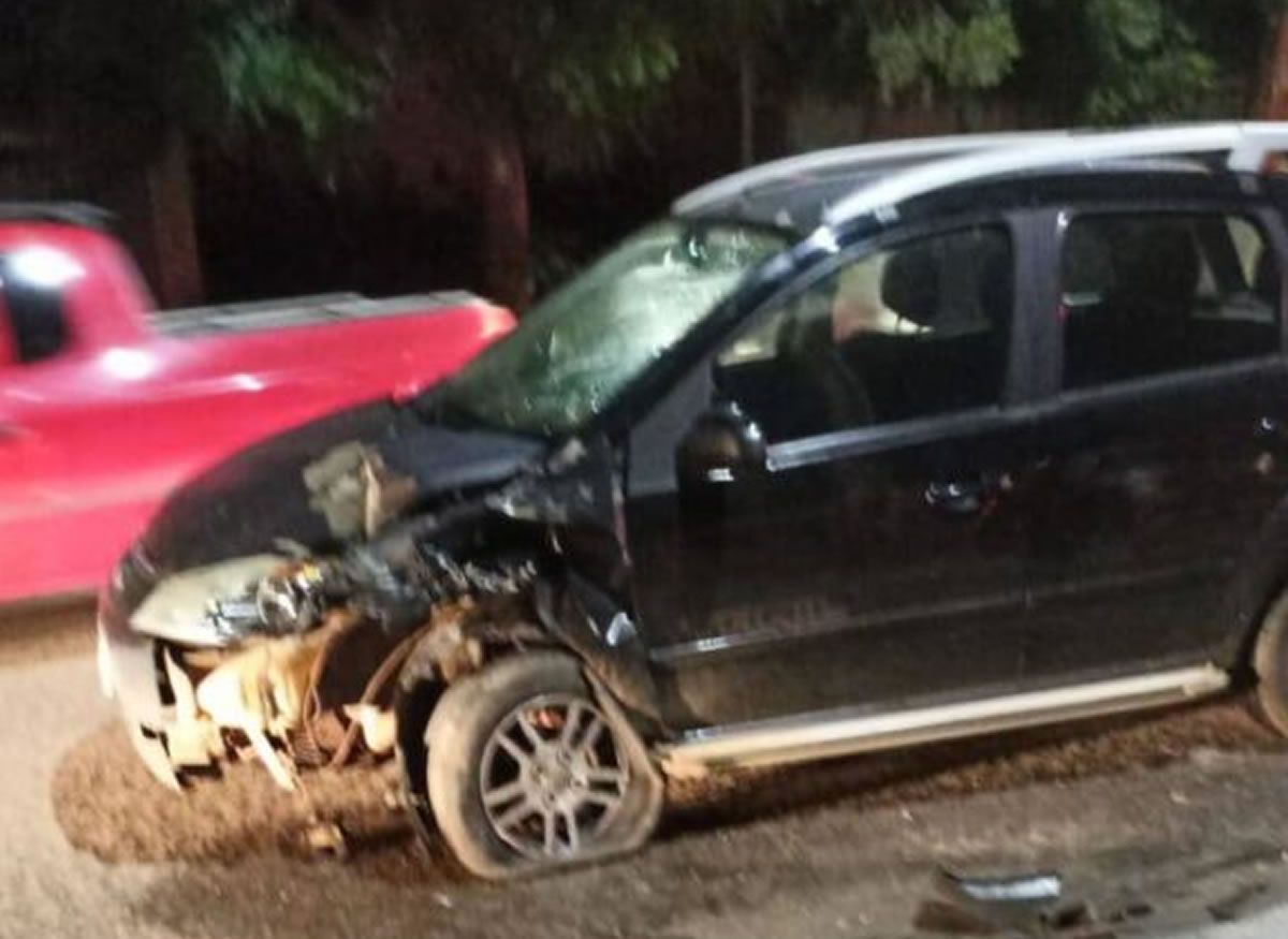 Colisão entre moto e carro deixa motociclista ferido no bairro Ipueiras