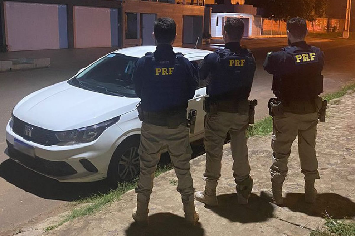 PRF recupera veículo furtado em ação na BR-316, em Picos