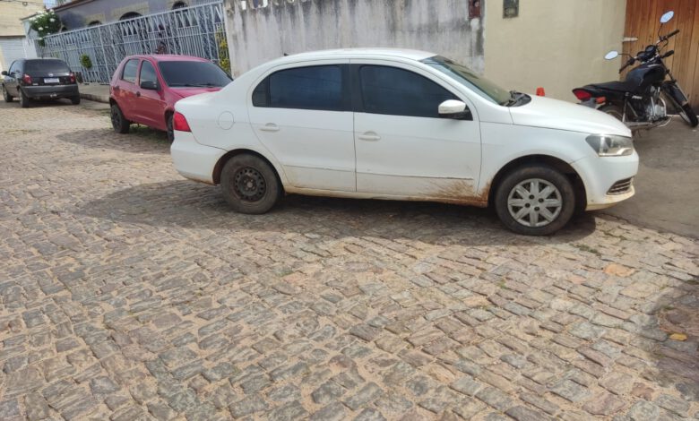 Carro apreendido com os suspeitos - Foto: PMPI