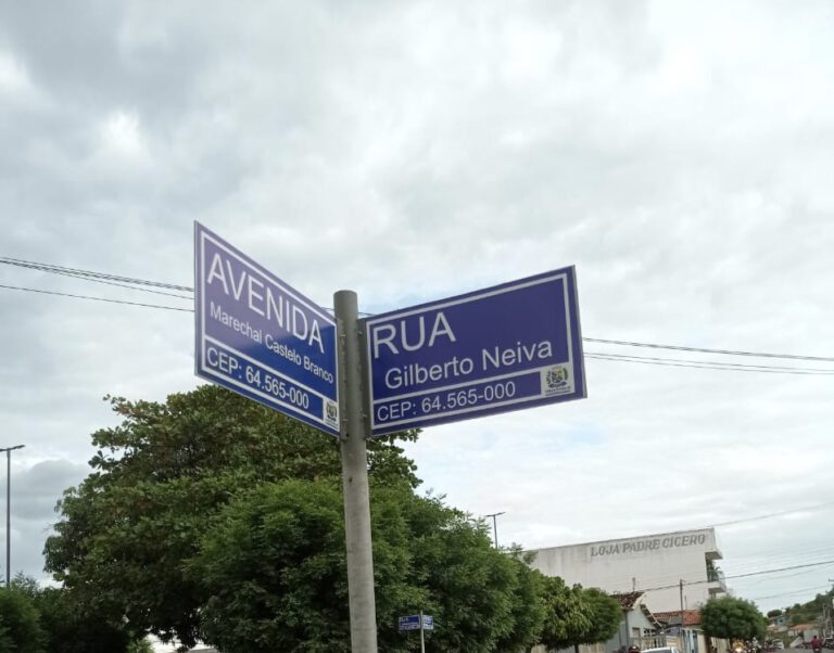 Prefeitura de Itainópolis realiza instalação de placas de sinalização urbana com nome de logradouros