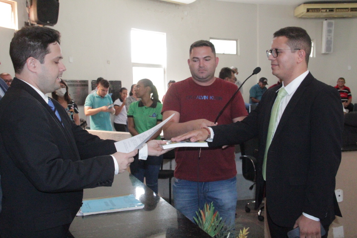 Matusalém Almeida toma posse na Câmara Municipal de Picos