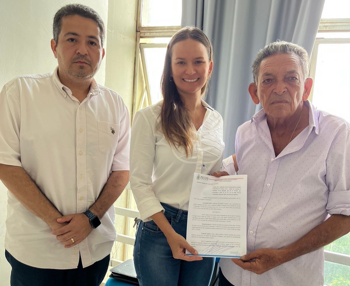 Prefeito Gil Paraibano assina reajuste do Piso Salarial dos Agentes Comunitários de Saúde e os dos de Combate às Endemias