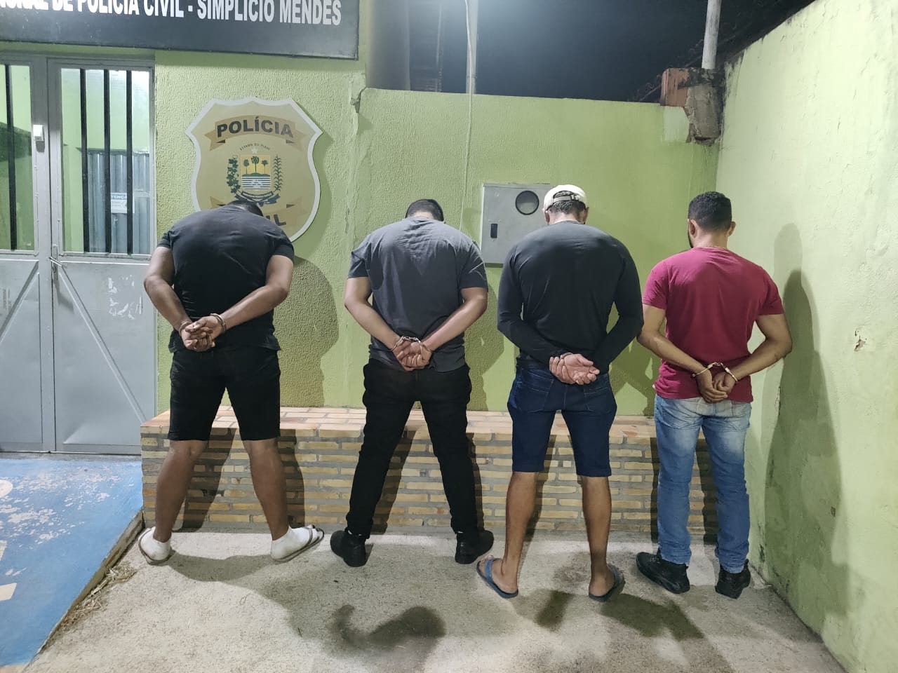 Polícia Militar apreende carga de cigarros ilegais em Simplício Mendes