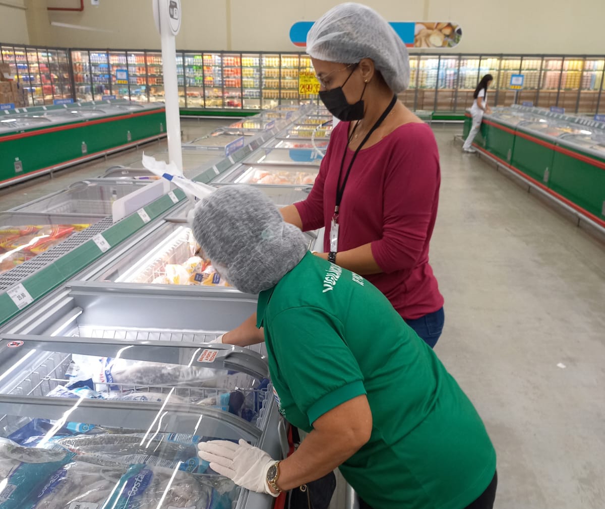 Vigilância Sanitária de Picos realiza ação sobre importância de ambientes bem higienizados para comercialização de produtos