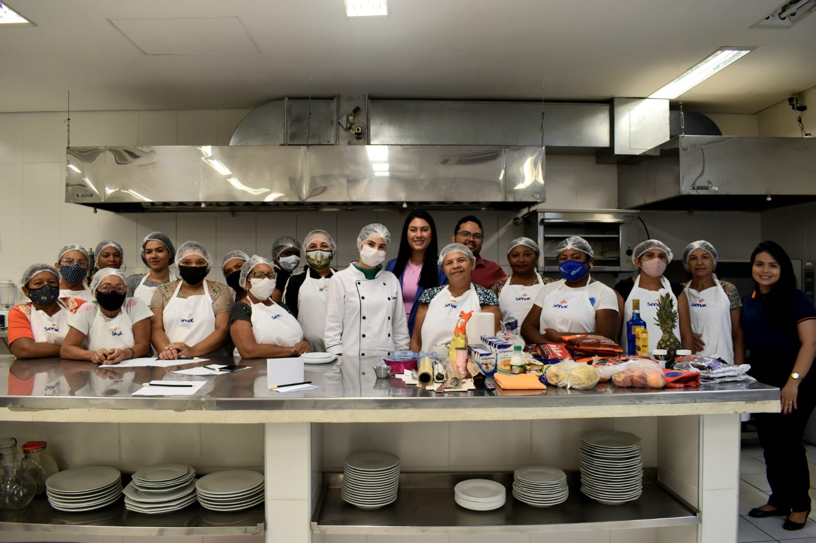 Semtas realiza oficina de produção de ovos de páscoa para as mulheres do SCFV