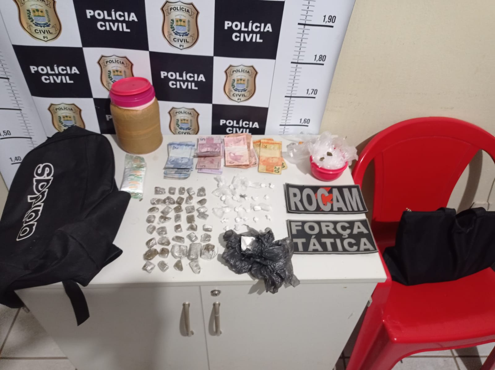 Rocam e Força Tática do 4º BPM/PMPI prendem mulher suspeita de tráfico em Picos