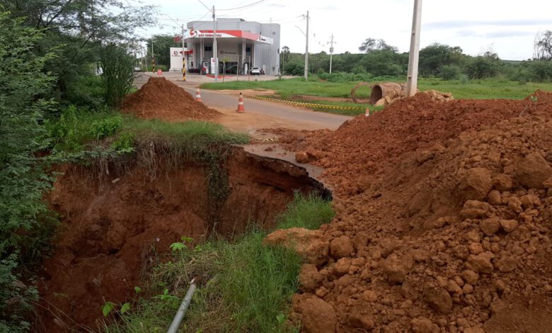 Chuva em Picos causou problema na rodovia Pi-236