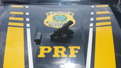Arma de fogo apreendida pela equipe da PRF (Foto: Polícia Rodoviária Federal)