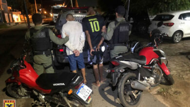 Os dois suspeitos, ambos de Picos e identificados pelas iniciais W.K.P.D.L e E.B.L.,