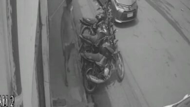 Imagem do suspeito capturada por câmeras de monitoramento no momento do furto da motocicleta em Picos.