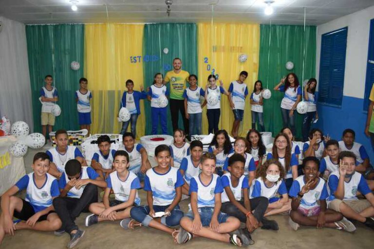 DIA INTERNACIONAL DA EDUCAÇÃO: Prefeito e secretária falam sobre os avanços educacionais do município e parabenizam profissionais