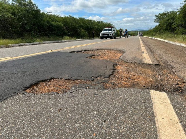 Mulher morre após cair de D20 na BR 407 em Paulistana