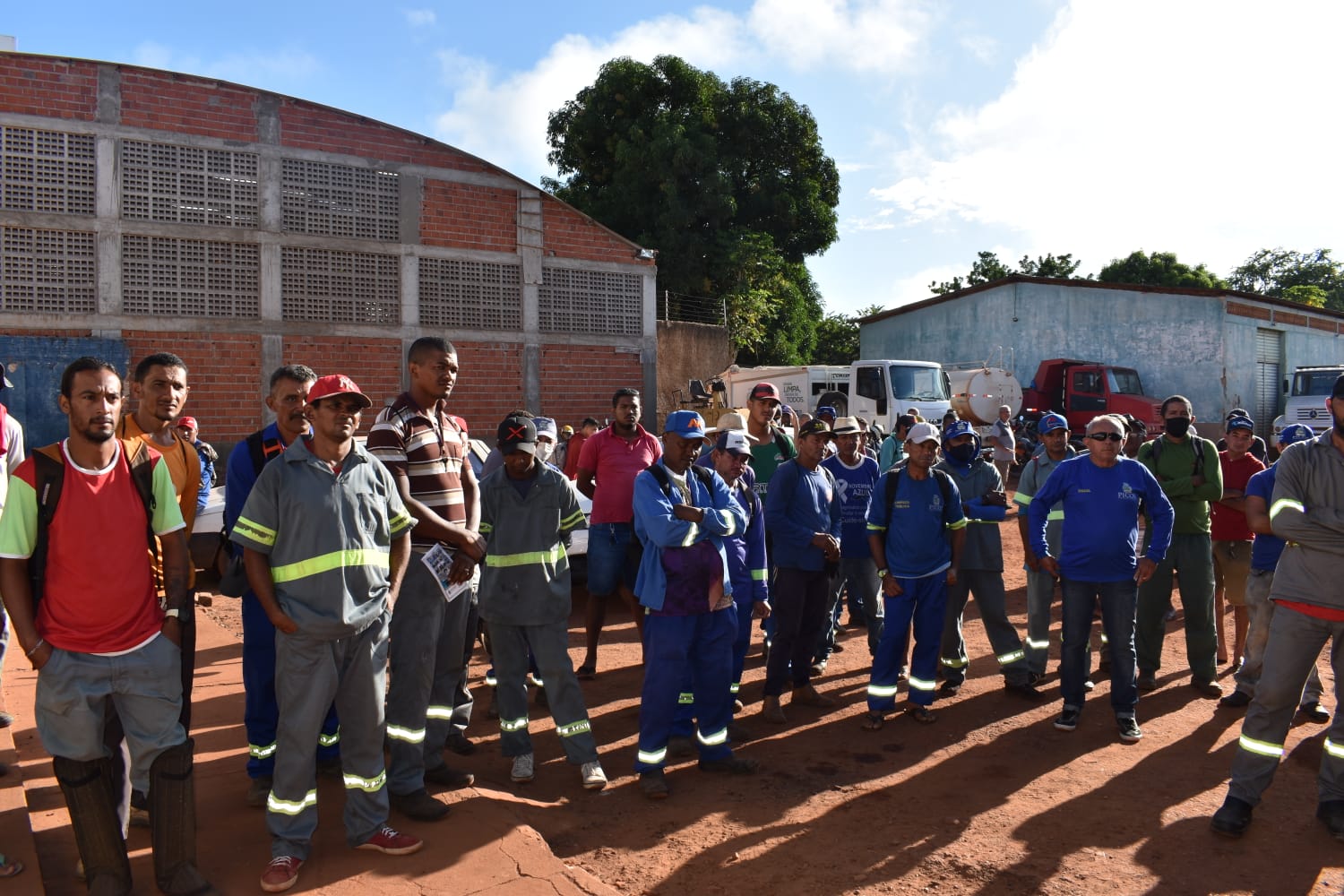 Vigilância Sanitária realiza palestra a respeito de segurança no trabalho para os garis de Picos