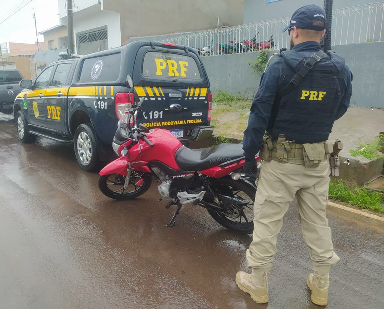 Em Inhuma, PRF prende trio por envolvimento em crime de receptação