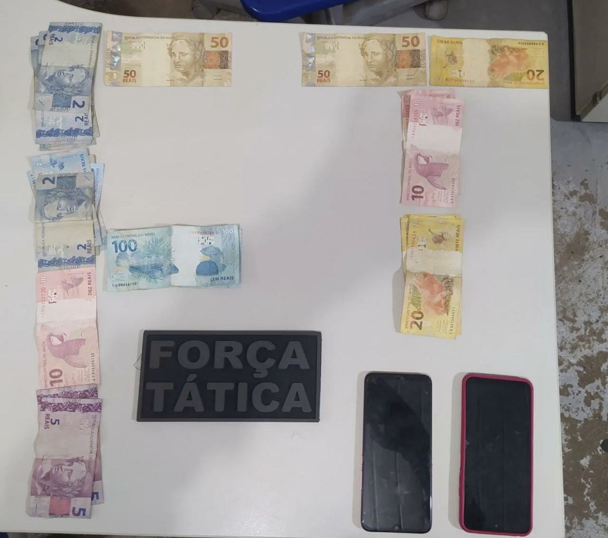Populares imobilizam suspeito de roubo em Picos antes da chegada da Polícia Militar